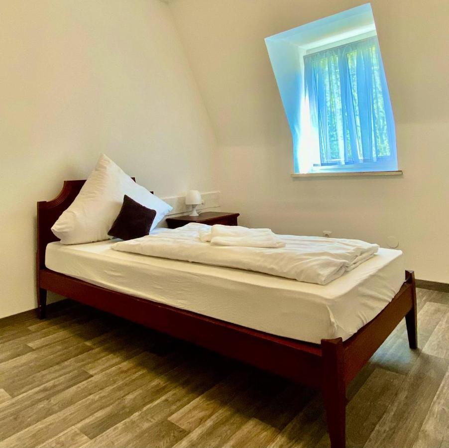 Hotel Krone Riesling Тріттенгайм Номер фото